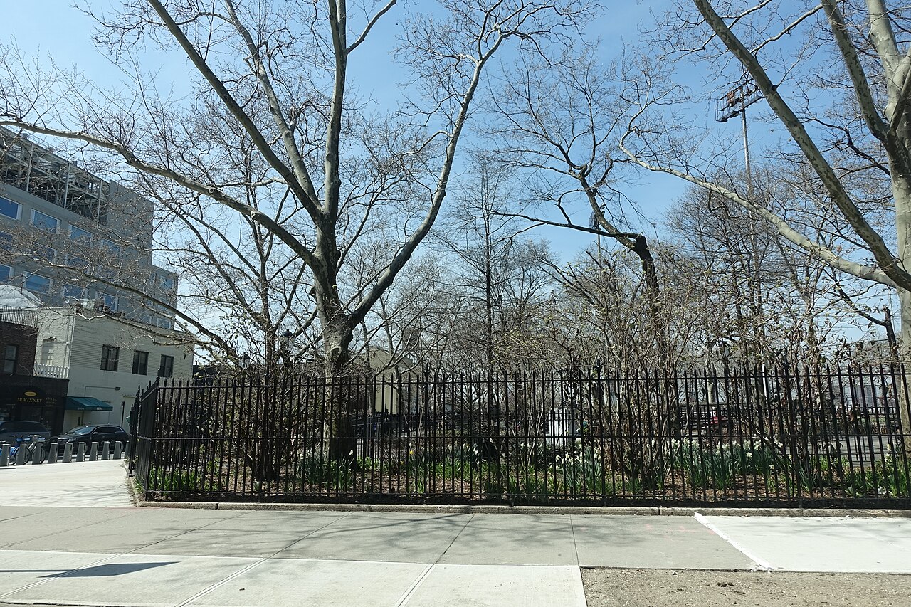 De Witt Clinton Park